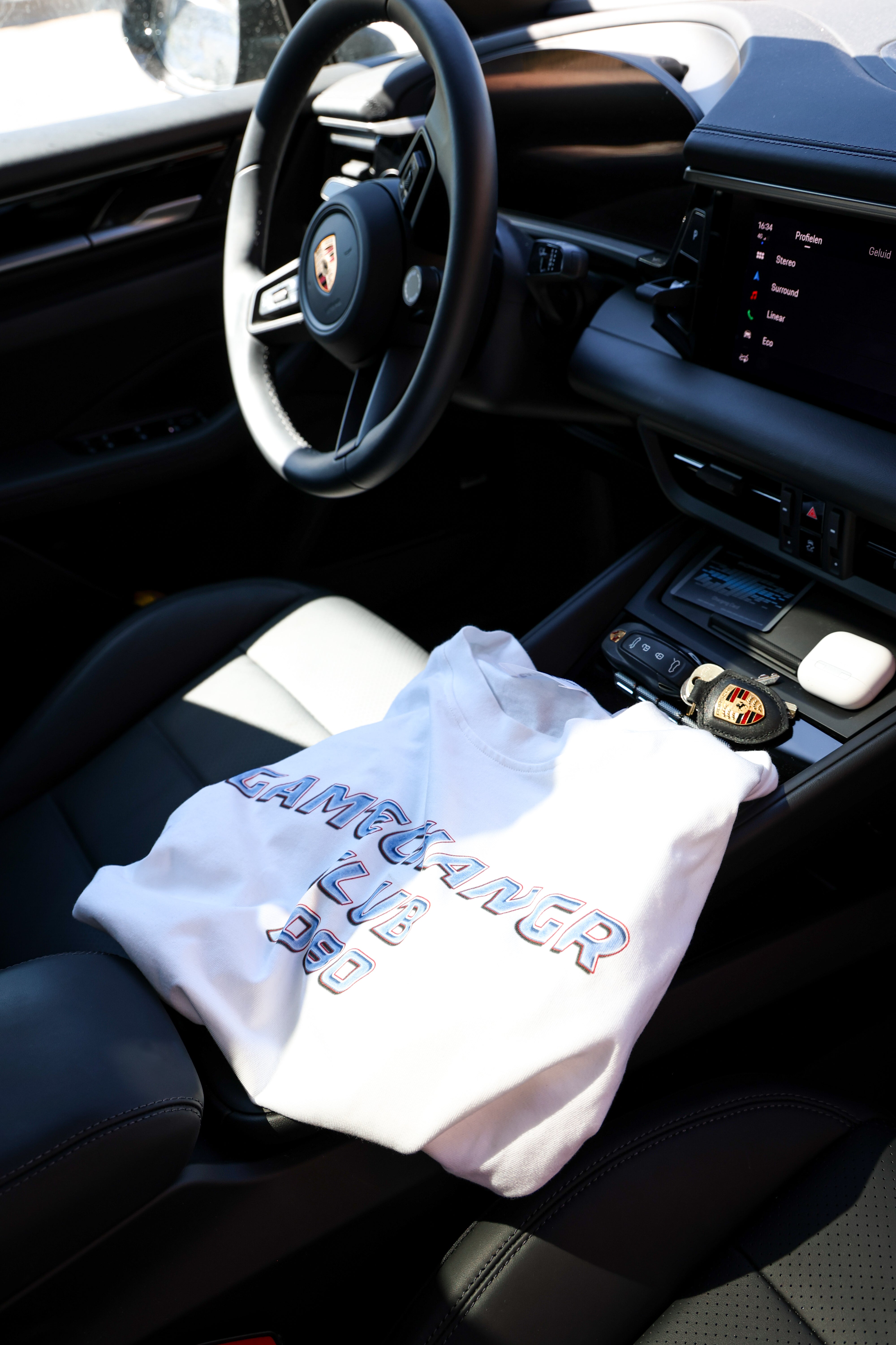GAMECHANGR CLUB  - White Oversized T-Shirt